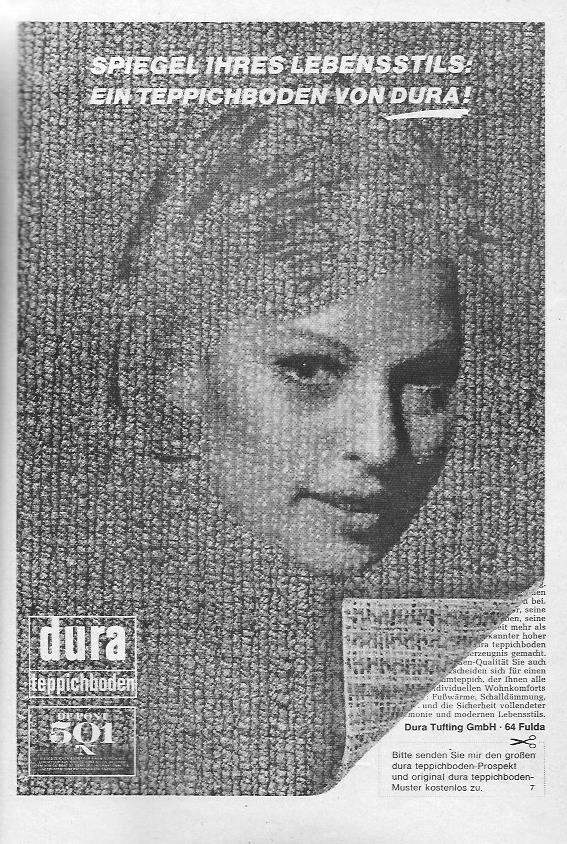 Die Dura Tufting aus Fulda bewirbt 1967 mit dieser Anzeige ihren dura teppichboden. Der Damenkopf wirkt wie eine Erscheinung auf dem seitenfüllenden Teppichbodenhintergrund. Die Leser können sich per Coupon Teppichbodenmuster und den großen Katalog zusenden lassen.
